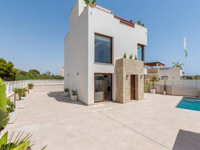 Ubicado en la encantadora localidad de Vera, este exclusivo. 122m² Vera Playa