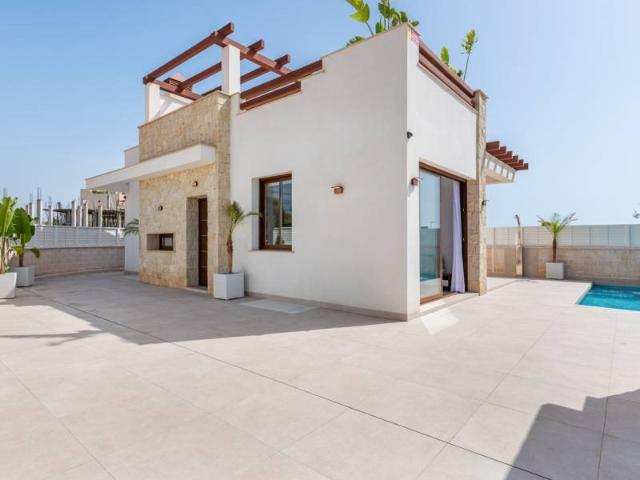 Ubicado en la encantadora localidad de Vera, este exclusivo. 90m² Vera Playa