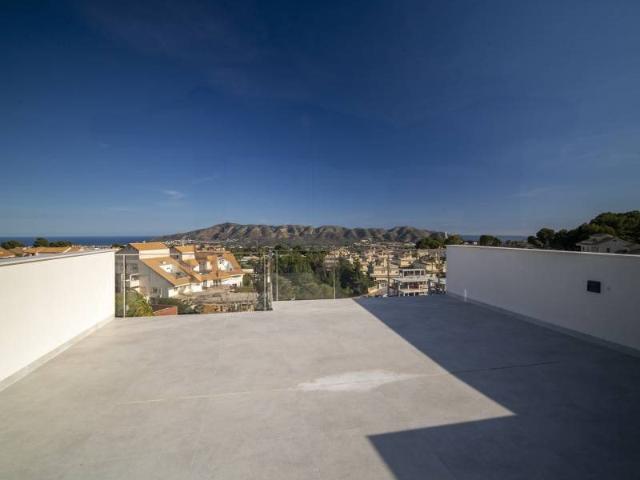 Ubicado en la encantadora localidad de Coloma, este exclusiv. 100m² La nucia hills