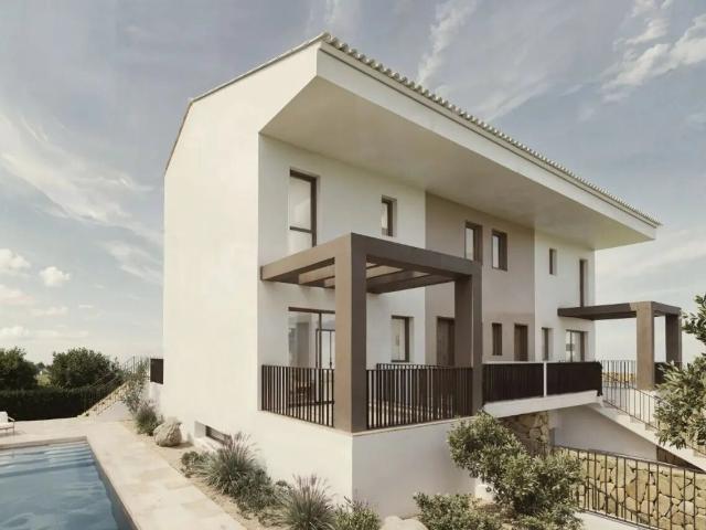 Ubicado en la encantadora localidad de Coloma, este exclusiv. 186m² Coloma