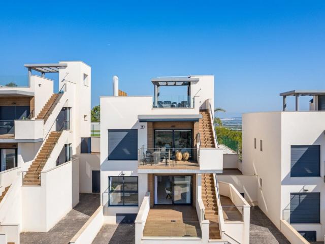 Ubicado en la encantadora localidad de San Miguel de Salinas. 92m² San Miguel de Salinas
