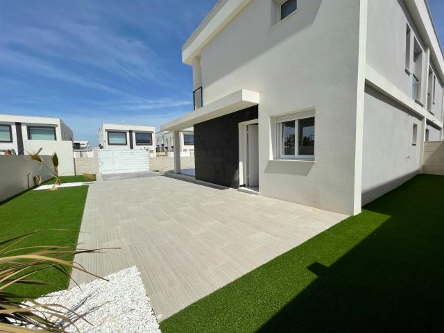 Ubicado en la encantadora zona de Gran Alacant, este conjunt. 107m² Alacant