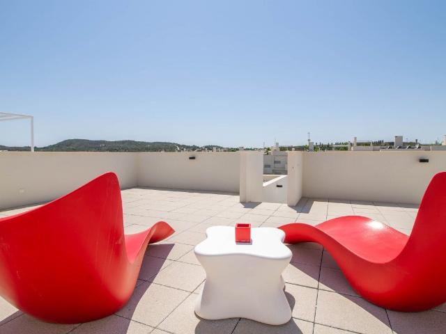 Ubicado en la encantadora zona de Vistabella, este exclusivo. 81m² Vistabella
