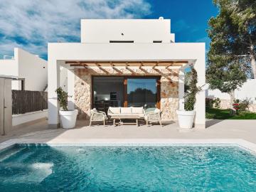 Ubicado en la hermosa zona de Orihuela Costa, este chalet in. 143m² Orihuela Costa