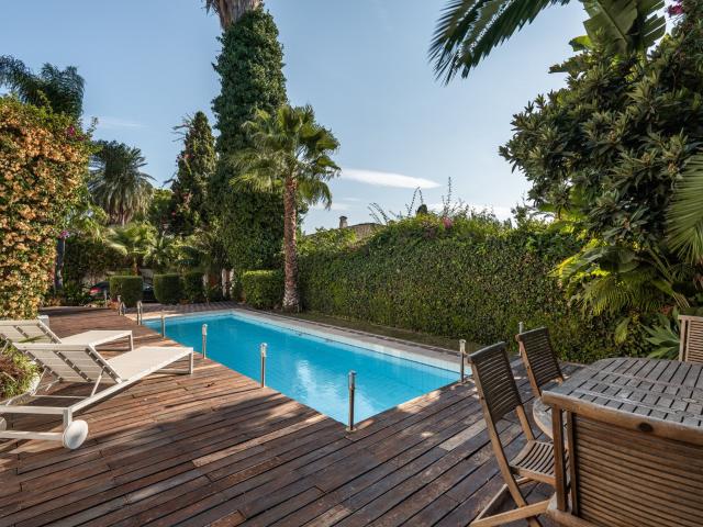 Ubicado en la prestigiosa zona de Guadalmina Alta, San Pedro. 400m² San Pedro de Alcántara
