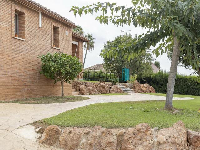 Ubicado en una de las zonas más tranquilas y consolidadas de. 220m² Puzol