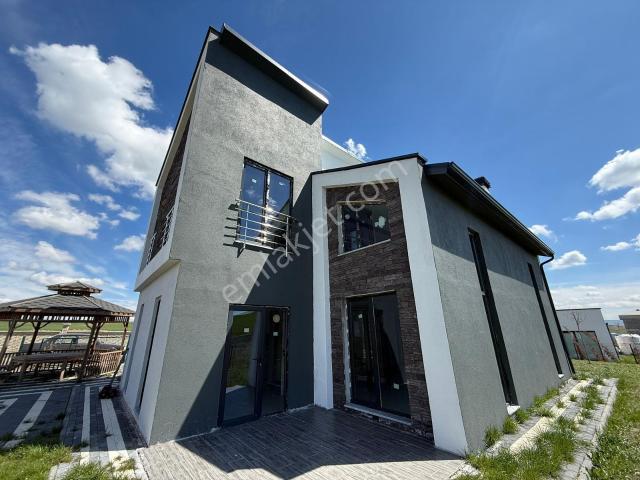 Çubuk'ta 600² Üzerine Kurulu Site İçerisinde Villa Acill