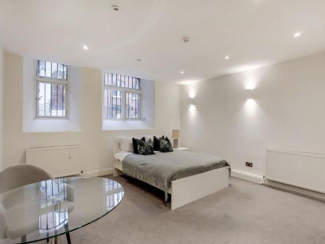 Udall Street, Westminster, London, SW1P Studio to rent £1,795 pcm £414 pw