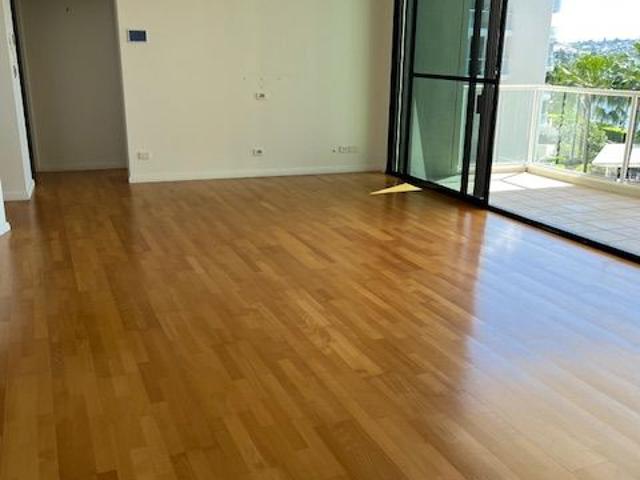 UF 2 Bed plus open office Absolute Riverside Apartment