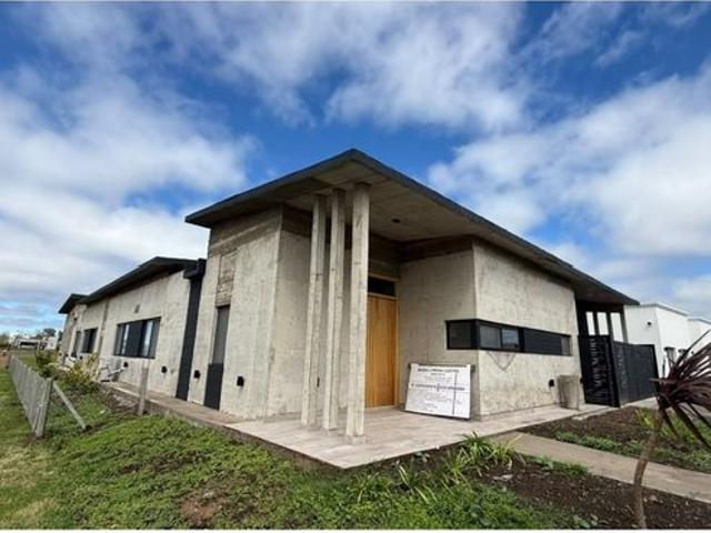 UF M1 Casa moderna con Pileta en Barrio Cerrado Los Juncos en Alquiler