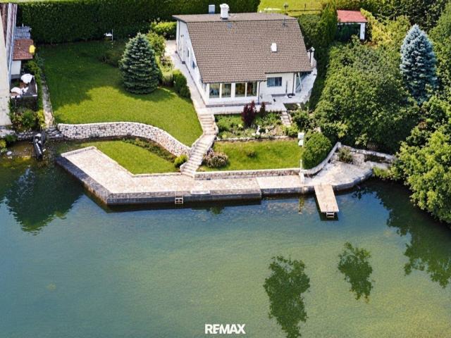 Uferparzelle am Privatsee mit 165 m² Einfamilienhaus in absoluter Ruhelage