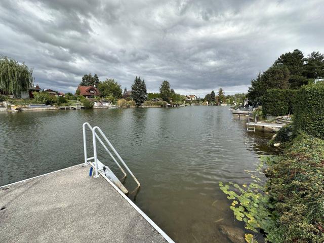 UFERPARZELLE Ferienhaus am Ladislaus See – Wohnen direkt am Wasser