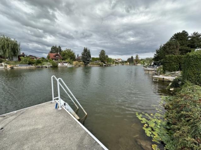 UFERPARZELLE Ferienhaus am Ladislaus See – Wohnen direkt am Wasser