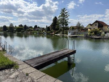 UFERPARZELLE Traumhaftes Ferienhaus am Ladislaus See in Steinbrunn – Direkt am Wasser mit privatem Uferzugang & Zusatzgrundstück