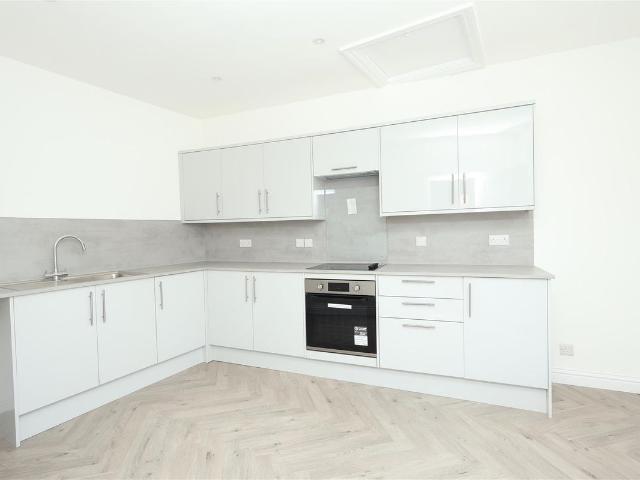 Uff, High Street, Heathfield TN21, 2 bed flat to rent, £1,200 pcm | PrimeLocation