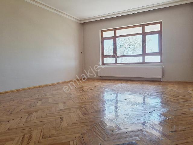 Ufuktepe Cd. Üzeri Pazar Yeri Yakını 3+1 Kiralık Daire