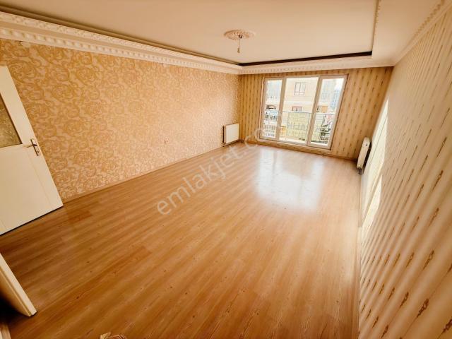 Ufuktepe Demirciler Sokta 3+1 Geniş Orta Katta Memura Kiralık