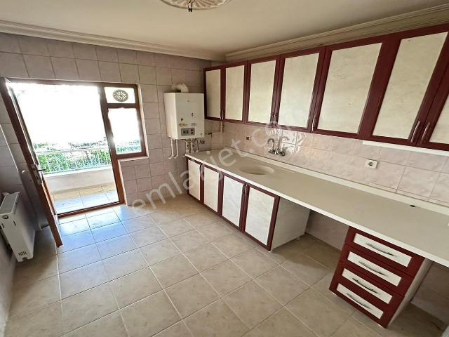 Ufuktepe Karakolu Yakını Cadde Üzeri 3+1 Yüksek Giriş Geniş