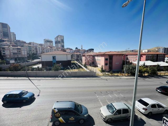 Ufuktepe Merkez De Ana Cadde Üzeri Orta Kat 3+1 Asansörlü Kiralı