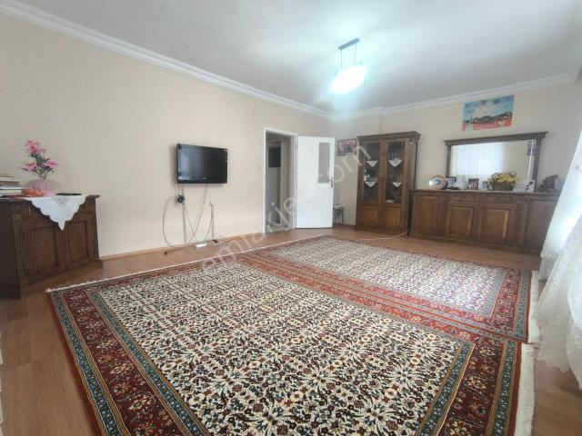 Ufuktepe Merkez'de Orta Kat Eşyalı 3+1 Kiralık Daire