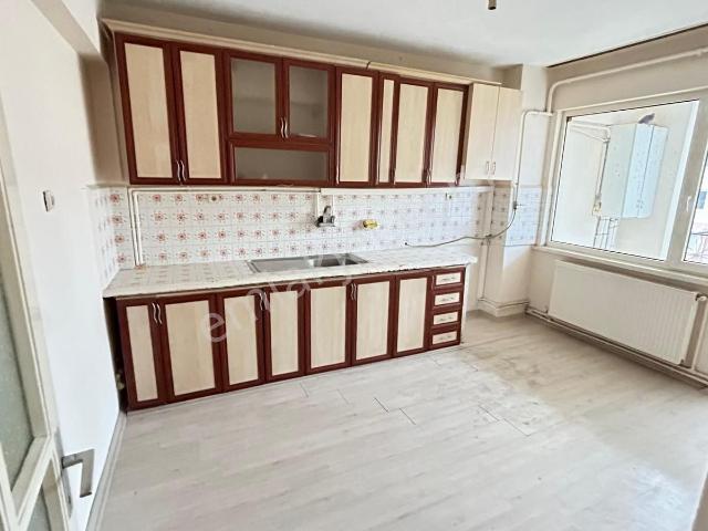 Şükrüpaşa İlkokulu Yanında 2 Balkonlu 3+1 Kiralık Daire