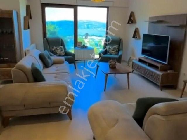 Şükran Gayrimenkul'den Satılık Sapancada Göl Manzaralı Lüks İkiz Villa