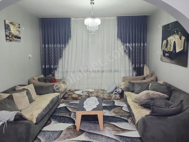Şükraniye'de Bakımlı Satılık Daire