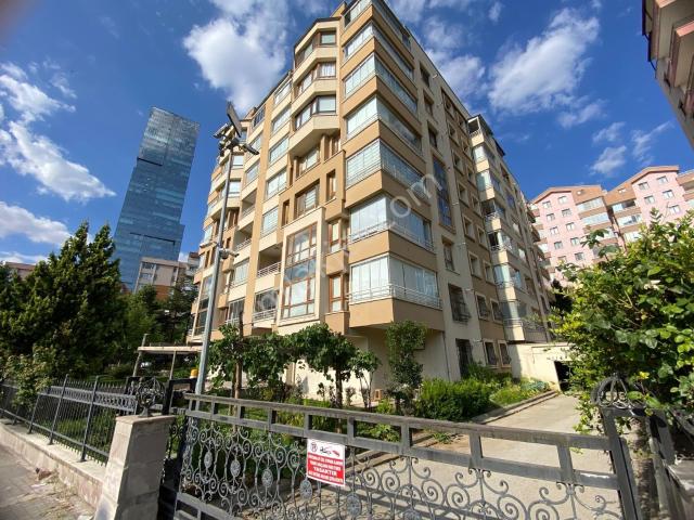 Çukurambarda Çok İyi Konumda Geniş Satılık 4+1 Daire