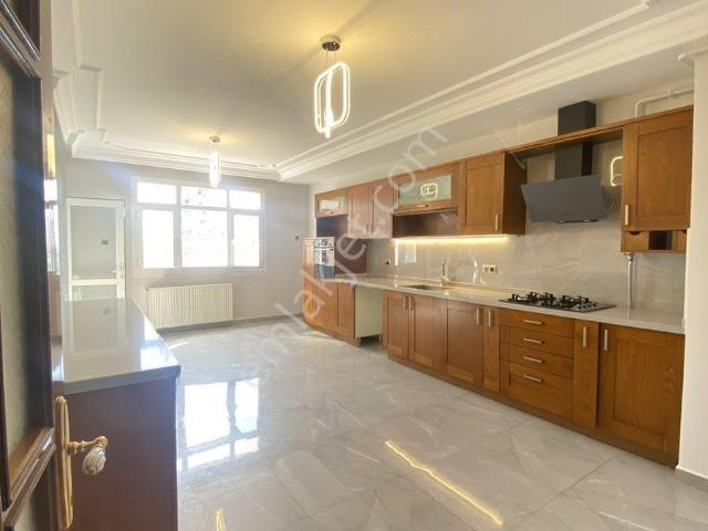 Çukurov Turgut Özal Blv Üzeri 4+1+g Odalı 260m2 Ekstralı Kurttepe Mh Satılık Daire