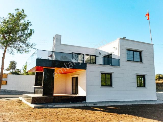 Çukurova Dörtler'de Göl Ve Orman Manzaralı 800 M2 Arsa Üzerine Kurulu Sıfır Dublex Villa
