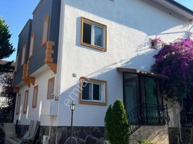 Çukurova Konakları'nda Satılık Lüks 4+1 Tripleks Villa