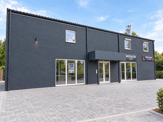 Uitzonderlijk ruim appartement met private tuin, terras en 2