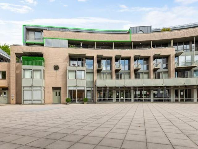 Uitzonderlijk ruim penthouse met royaal terras in het cen.