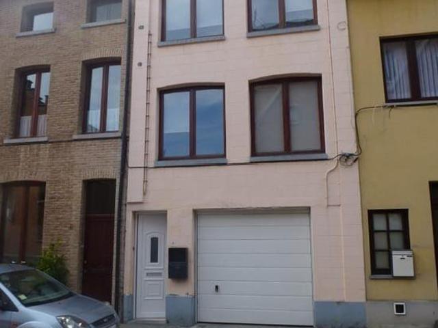 Uitzonderlijk ruime bel etage met 4 slpk. en dubbele garage