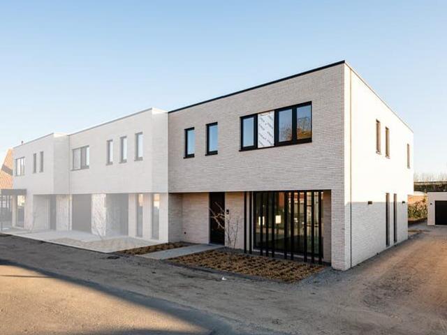 Uitzonderlijke woning te huur te Maldegem met een superie.