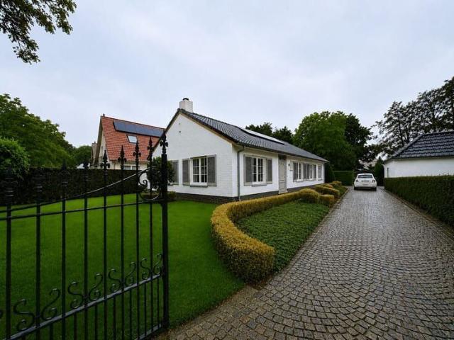 Uiterst charmante villa met 2 slaapkamers en prachtige tuin
