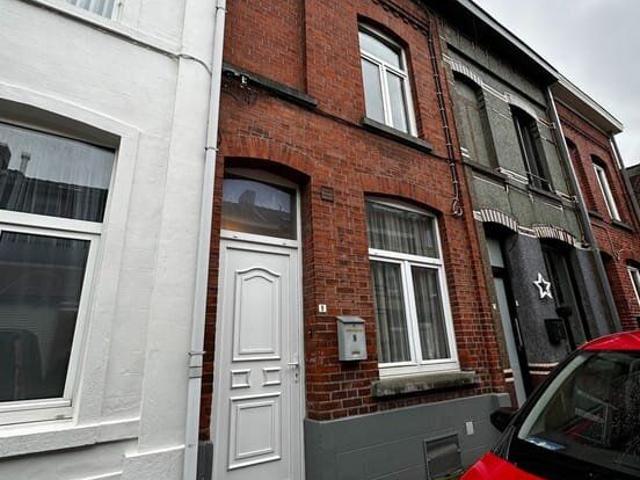 UITSTEKEND ONDERHOUDEN STADSWONING MET KOERTJE TE HUUR