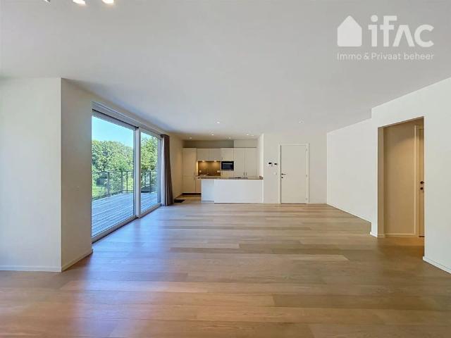 Uitstekend afgewerkt 2 slaapkamer appartement met mooi zicht