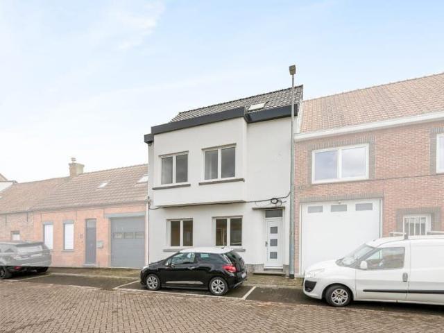 Uitstekend gelegen, gerenoveerde woning in De Klinge
