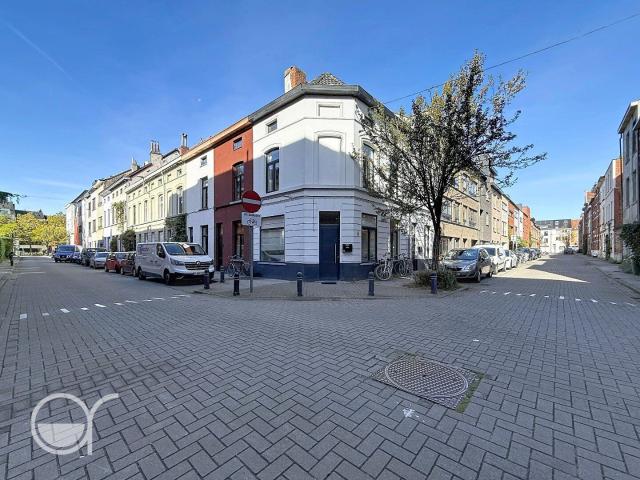 Uitstekend gelegen hoekwoning aan de Visserijvaart in Gent