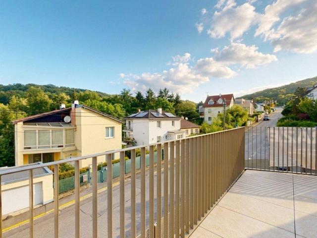 Ulmenstraße 24 – Grünes Familienglück auf drei Ebenen: Erstbezug zur Miete mit Garten & Bergblick