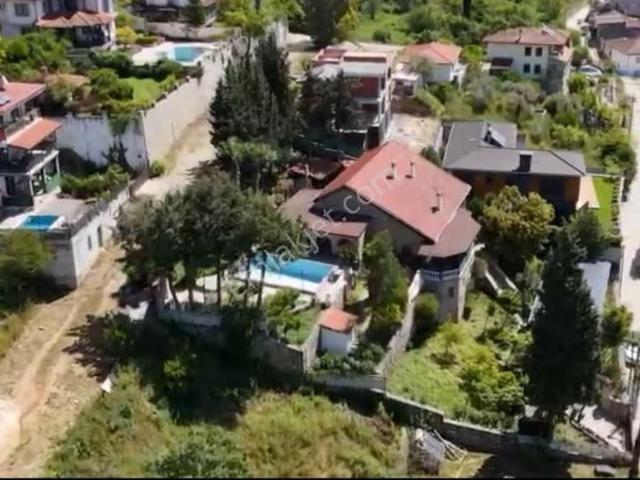 Ula Ataköy'de Satılık Malikane