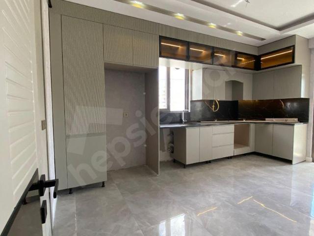 ULAŞ EMLAKTAN DOĞUKENTTE CADDE ÜZERİ KİRALIK LÜKS SIFIR DAİRE