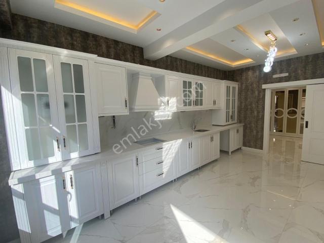 Ulaş Emlaktan Şenevlerde Satılık 4+1 Lüks Daire