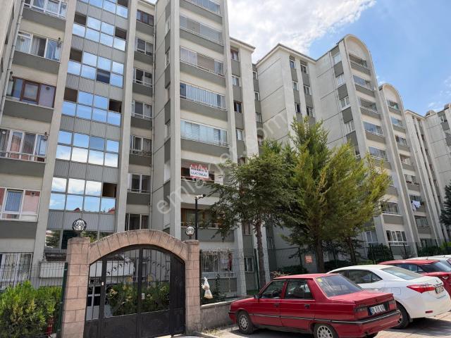 Ulaş Emlak Elvankent Merkezde 2. Katta Site İçerisinde