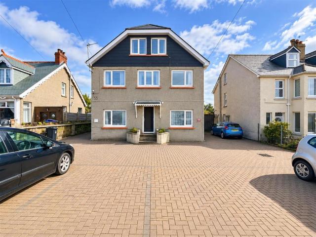 Ulalia Road, Cornwall TR7 1 bed flat to rent £775 pcm £179 pw