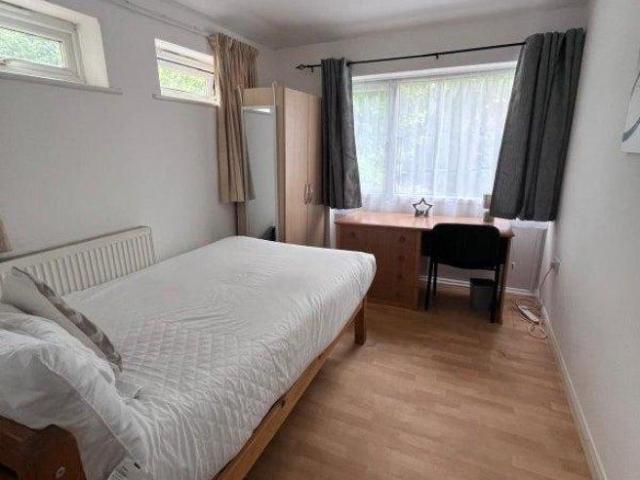 Ulcombe Gardens 6 bed house share to rent £3,600 pcm £831 pw