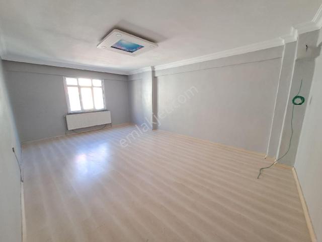 Ülgen İnşaattan Sultangazi Yunus Emre Mahallesinde 2+1 Kiralık 2.kat