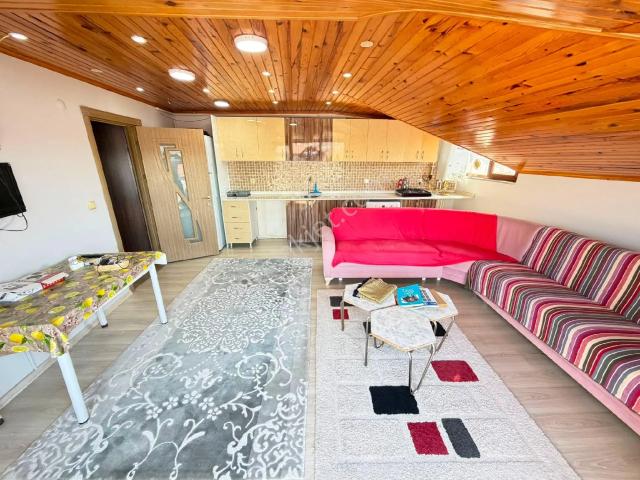 Ülgen İnşaattan Sultangazi Zübeyde Hanım Mahallesinde 2+1 Kiralık Çatı Katı