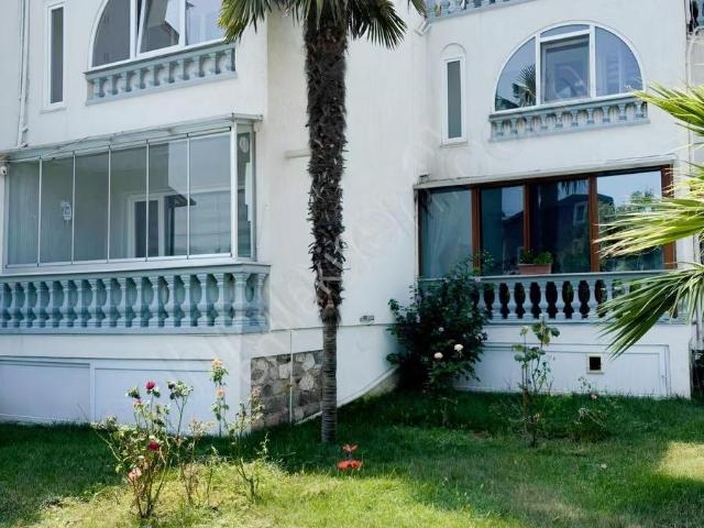 Ülker Den Kurşunluda Denize Yakın Villa Sitesi